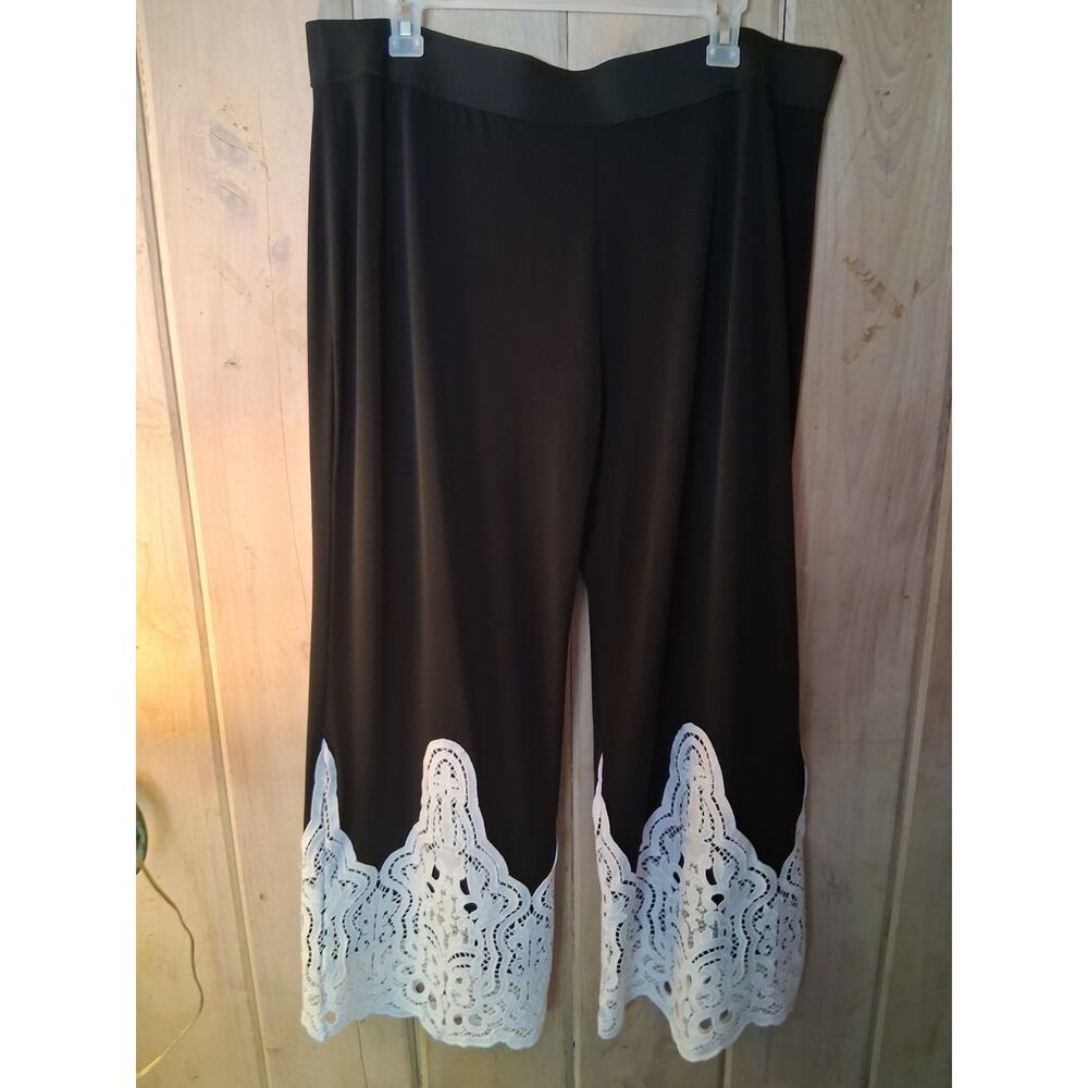 Women's Black Wide LEG Palazzo Pants NWT
Alfani Plus Size 2X White Lace Trimmed